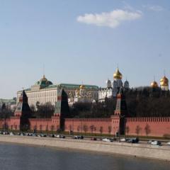 Кремль - это городская постройка